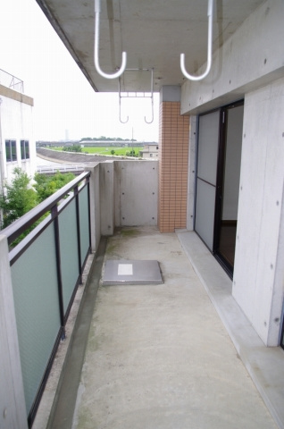 ヴィラリブランのバルコニー|同建物内別部屋の写真です。