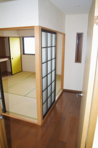 ヴィラリブランの内装|同建物内別部屋の写真です。