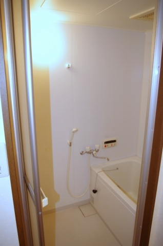 ヴィラリブランのシャワールーム|同建物内別部屋の写真です。