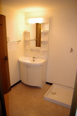 ヴィラリブランの洗面所|同建物内別部屋の写真です。