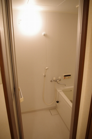 ヴィラリブランのシャワールーム|同建物内別部屋の写真です。