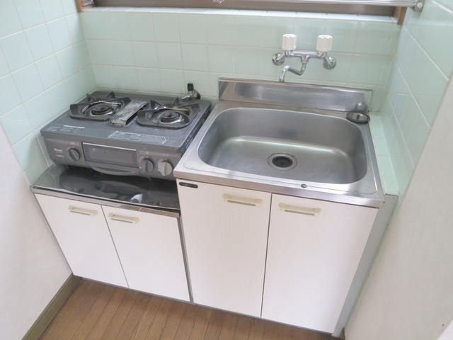 小川荘のキッチン|２口コンロが置けるキッチンです。
