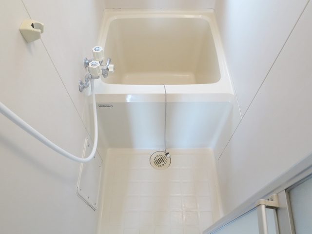 小川荘の浴室|コンパクトなバスルームです。