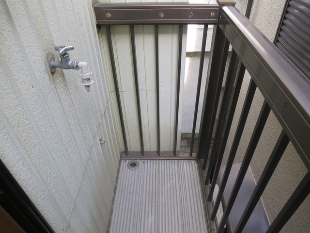 小川荘の居間・リビング|洗濯機置き場。