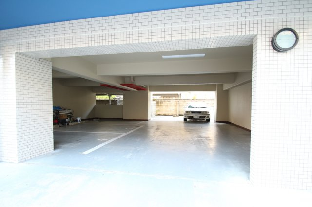 サニーデイズ蕨の駐車場