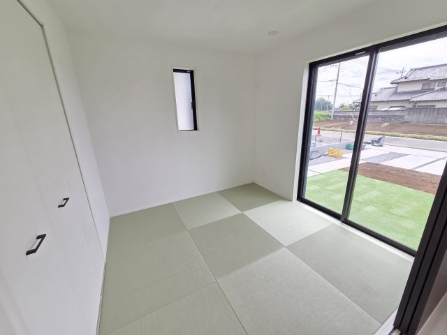 新築　太田市新田高尾町　3号棟　GRAFAREの和室|現地写真　リビング横の和室です。居室、お子様のプレイルーム、客間など様々な使い方ができますね！