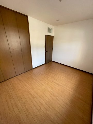久留米市南４丁目のアパートの洋室