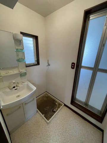 久留米市南４丁目のアパートの洗面所