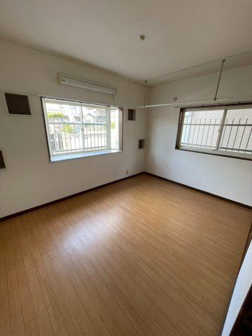 久留米市南４丁目のアパートの洋室