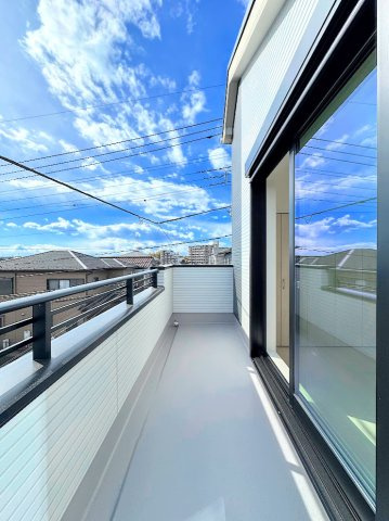 港南区東永谷3丁目　新築戸建てのバルコニー|◆日当たり良好なバルコニー！毎日のお洗濯にも嬉しいですね！
