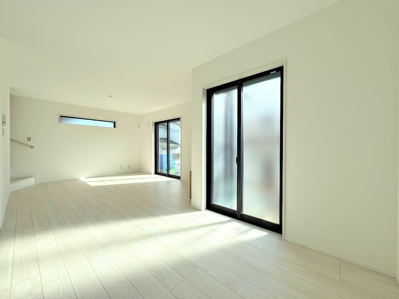 港南区東永谷3丁目　新築戸建ての居間・リビング|◆リビングは一日中太陽の光が射し込みます。家族が集まる空間は、自然と笑顔が溢れます！
