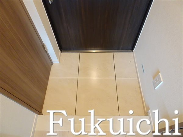 クレストコート大岡山の玄関