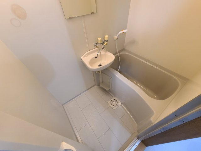 メゾンド平岡3番館の浴室