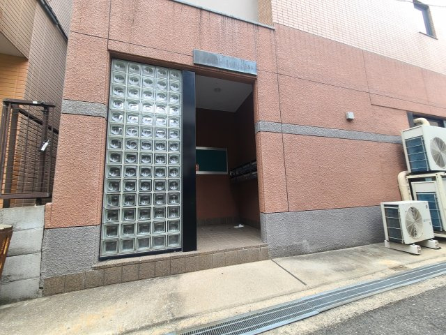 メゾンド平岡3番館のエントランス