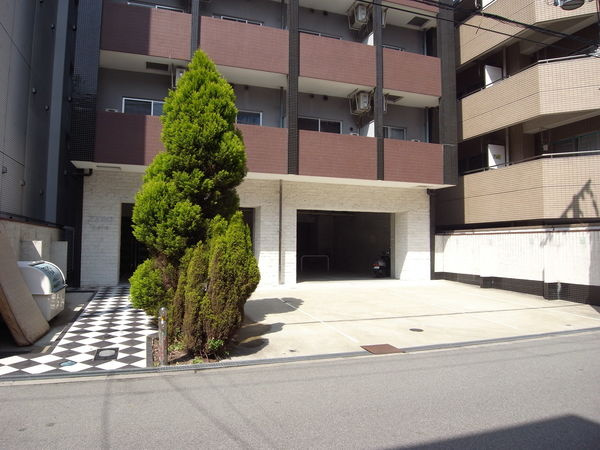 ZERO千代崎のエントランス