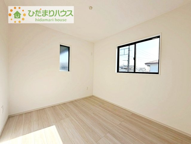 【洋室】 | 取手市戸頭16期　新築戸建　2号棟 | 窓が多く、明るい空間を演出してくれます(*^^*)