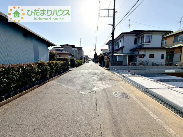 【前面道路含む現地写真】 | 取手市戸頭16期　新築戸建　2号棟 | 小中学校まで、それぞれ徒歩10分圏内！公園も近く子育て環境良好です(^^)/