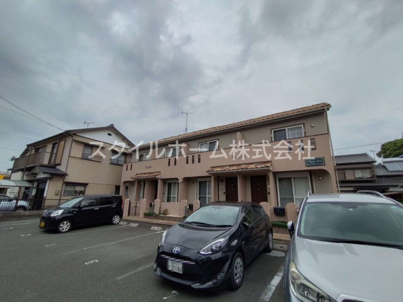 レガーロスワンの駐車場