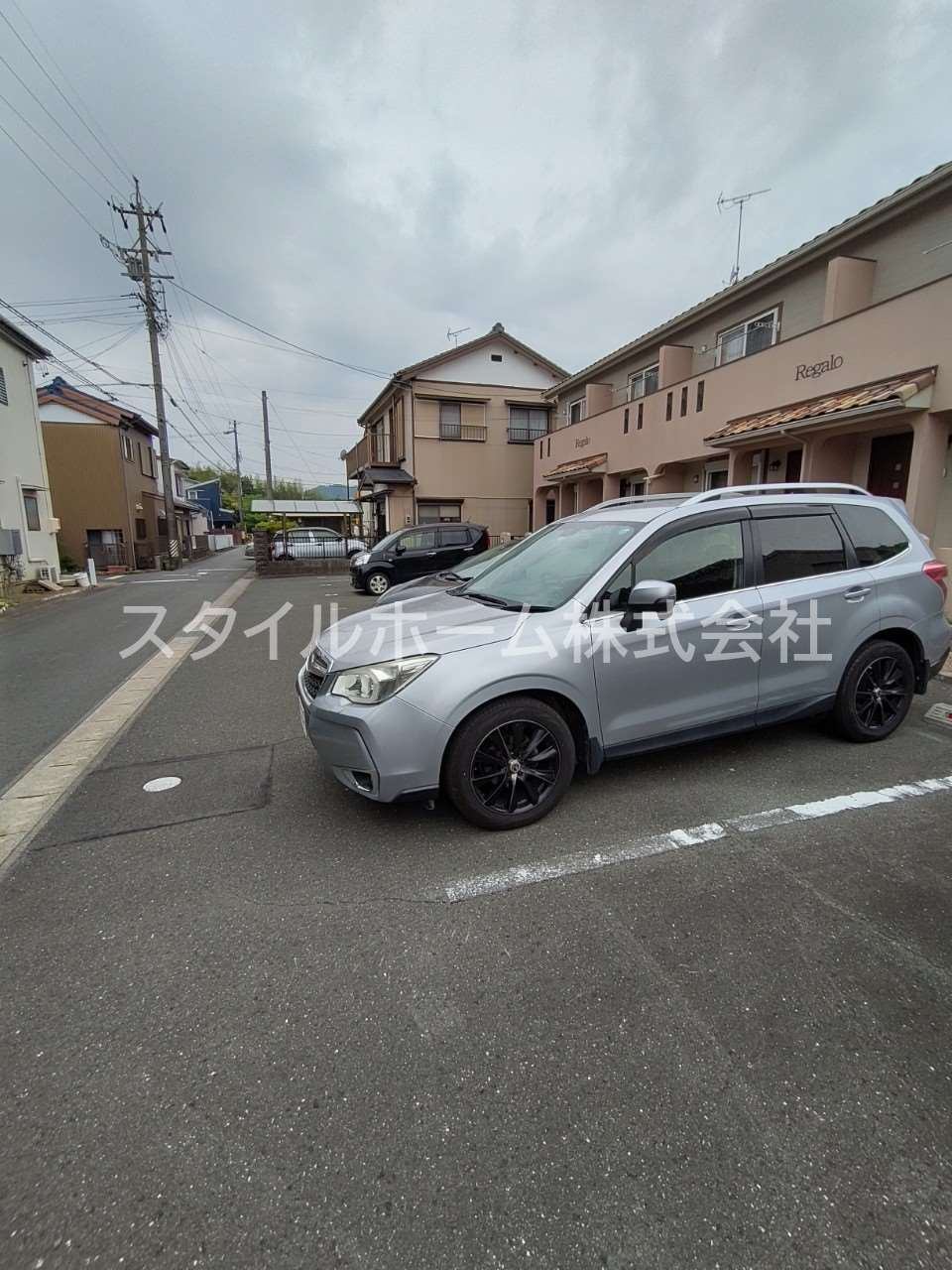 レガーロスワンの駐車場