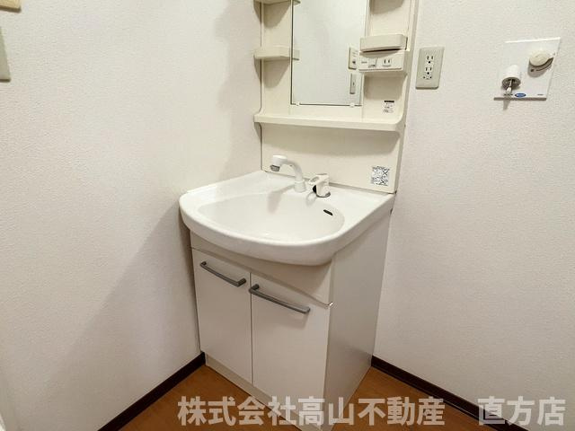 直方市大字上頓野のアパートの洗面所