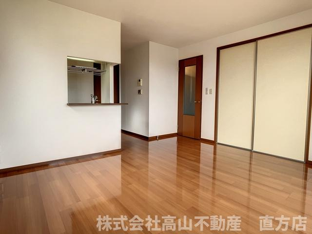 直方市大字上頓野のアパートの居間・リビング