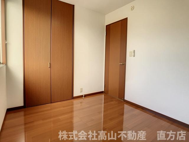 直方市大字上頓野のアパートの居間・リビング