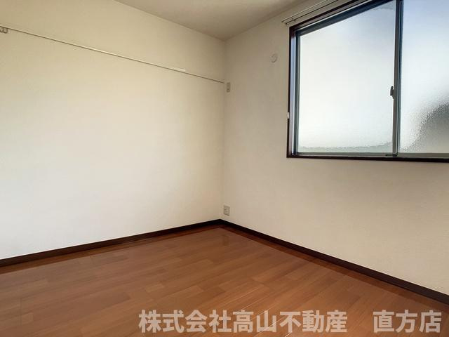 直方市大字上頓野のアパートの居間・リビング