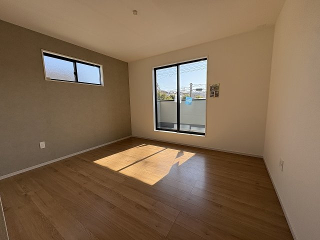 【寝室】 | 春日市天神山4丁目2期　1号棟（全1棟）【仲介手数料無料・0円】 | 現地写真。2階主寝室です。