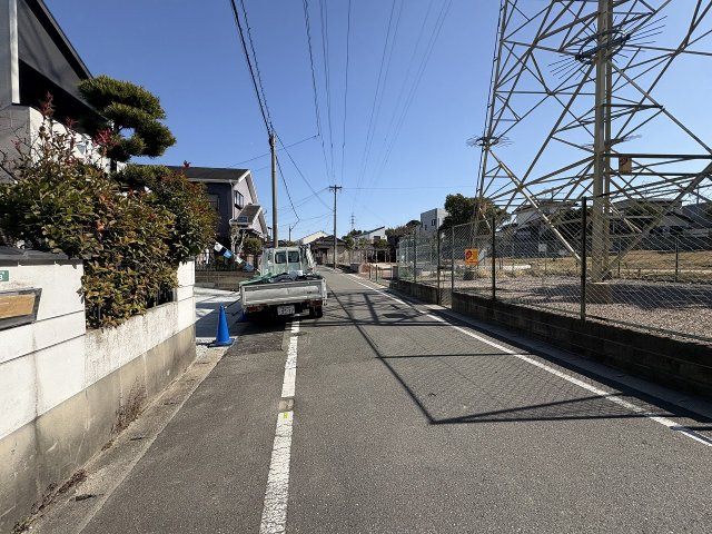 【その他】 | 春日市天神山4丁目2期　1号棟（全1棟）【仲介手数料無料・0円】 | 現地写真。前面道路です。