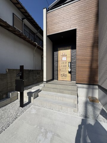 【玄関】 | 春日市天神山4丁目2期　1号棟（全1棟）【仲介手数料無料・0円】 | 現地写真。