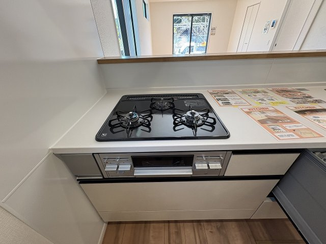 【キッチン】 | 春日市天神山4丁目2期　1号棟（全1棟）【仲介手数料無料・0円】 | 現地写真。