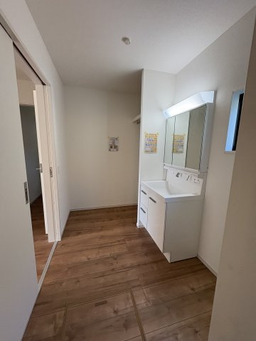 【洗面所】 | 春日市天神山4丁目2期　1号棟（全1棟）【仲介手数料無料・0円】 | 現地写真。