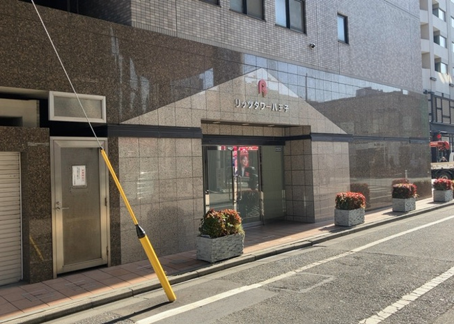 【構造・工法・仕様】 | リッツタワー八王子 | ＲＣ造、Reinforced Concreteは直訳すると補強されたコンクリートです。主に柱や梁・床・壁が鉄筋とコンクリートで構成おり、鉄筋を組んだ型枠にコンクリートを流し込んで固めたものを指します。