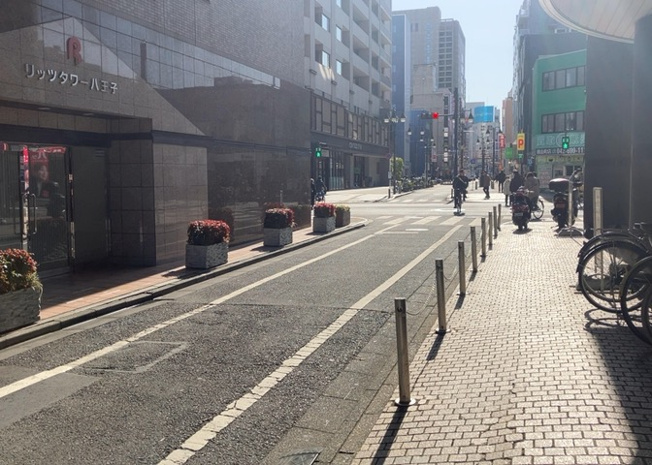 【展望】 | リッツタワー八王子 | 眺望の良さを楽しめるダイニングキッチンで家族団らんの時間を過ごしてはいかがでしょうか。バルコニーから見える景色を家族で眺める時間は、時間が経つのを忘れてしまいそうですね。是非、現地を見に行きましょう！