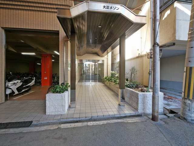 大阪市大正区三軒家西３丁目の賃貸マンションのエントランス