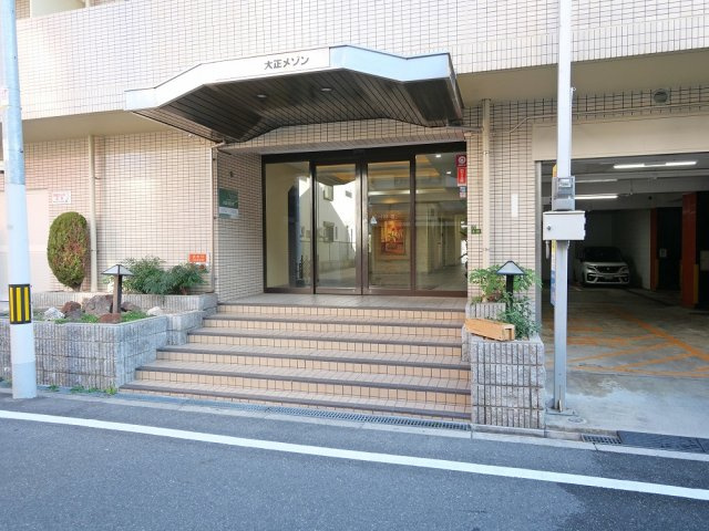 大阪市大正区三軒家西３丁目の賃貸マンションのエントランス