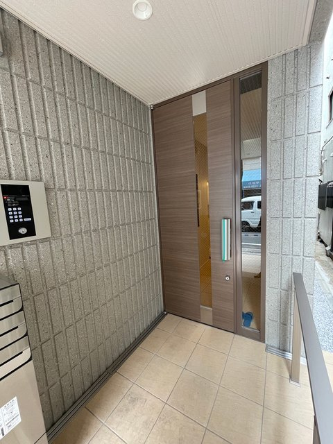 ビ・キクヤのエントランス|オートロック付きのエントランス