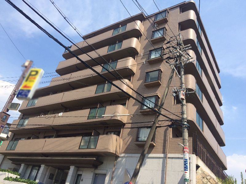 クラウンハイム豊中柴原モノレール駅前の外観