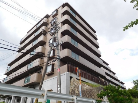 クラウンハイム豊中柴原モノレール駅前の外観