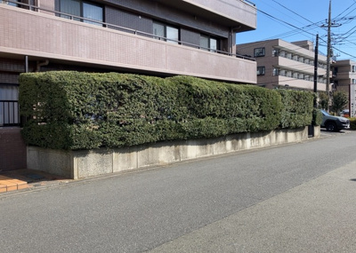 【庭】 | ヒューマンスクエア豊田 | 物件によっては、入居者が個人的に使用できる専用庭がついているものもあります。また、住宅の中にある土間の部分を庭と呼ぶこともあります。庭の用途は住む人によって変わり、それによってデザインもさまざまです。