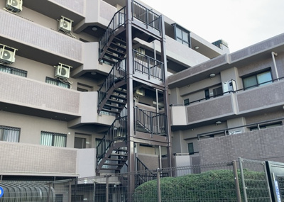 【その他共用部分】 | ヒューマンスクエア豊田 | 共用部分は、一棟の建物に住む区分所有者全員が共同で所有するとし、共用部分の管理、補修などは、区分所有者で形成される管理組合が行います。個人の判断で勝手に変更することはできませんので覚えておきましょう。