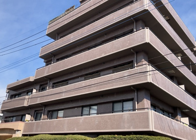 【外観】 | ヒューマンスクエア豊田 | 景色重視でお家選ぶをするとスーパーが遠い！学校が遠い！など生活をするうえで利便性で困ることもあります。まず一度現地を見学する際に、周辺の施設などがあるかを確認し、暮らし始めた後のことを想像しましょう。