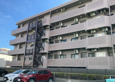 【外観】 | ヒューマンスクエア豊田 | ＲＣ造、Reinforced Concreteは直訳すると補強されたコンクリートです。主に柱や梁・床・壁が鉄筋とコンクリートで構成おり、鉄筋を組んだ型枠にコンクリートを流し込んで固めたものを指します。