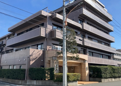 【外観】 | ヒューマンスクエア豊田 | 外観はマンション管理がされているかの目安になります。築年数が古いと、壁面は劣化してひび割れが生じることも！建物が古びていても細かいところが修繕されていると、きちんと管理されているなぁと感じるでしょう。