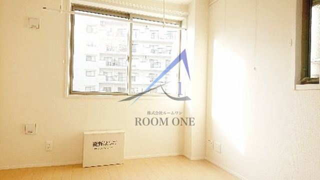 メゾン・ドゥ・ソレイユの居間・リビング|洋室のお部屋です。