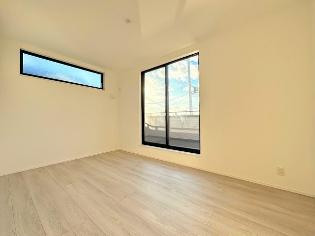 港南区上永谷3丁目　新築戸建ての洋室|◆子どものスタディ空間として、あるいは書斎やホビールームとして生活スタイルに合わせて使えるプライベートルーム。居心地のいい落ち着いたインテリアが似合います。
