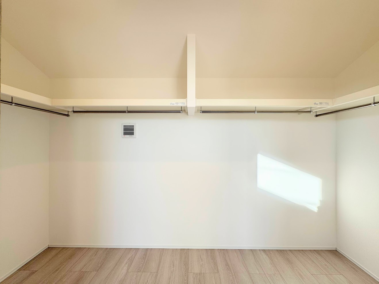 港南区上永谷3丁目　新築戸建ての収納|◆大容量のウォークインクローゼットがあれば、室内にタンスなどを置かなくて済み、室内がスッキリします！
