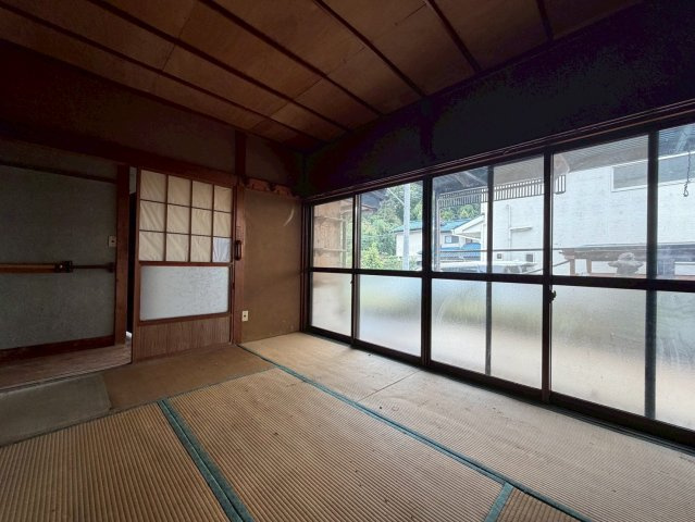 東京都八王子市下恩方町 中古戸建の和室|畳の上でゆっくりとくつろげる和室です