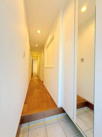 杉並区桃井二丁目戸建の玄関|シンプルで使いやすい玄関です