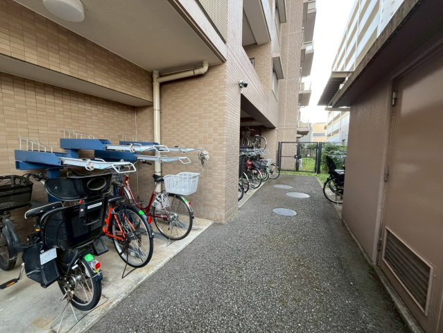 調布パーク・ホームズの駐輪場